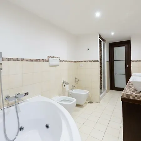 Visitoledo House 게스트하우스 *